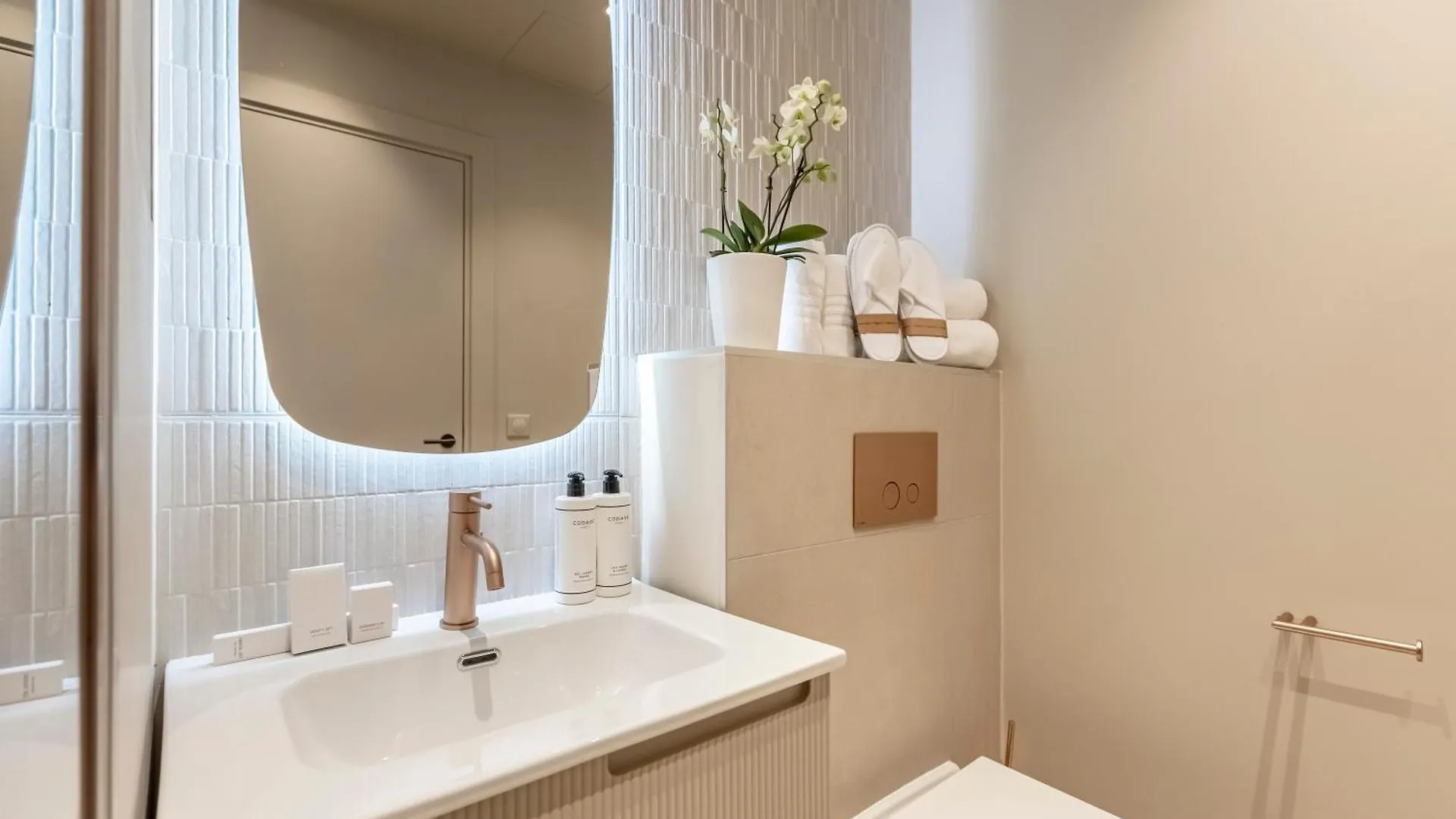 Suite Fl By Sweett Paris Otel