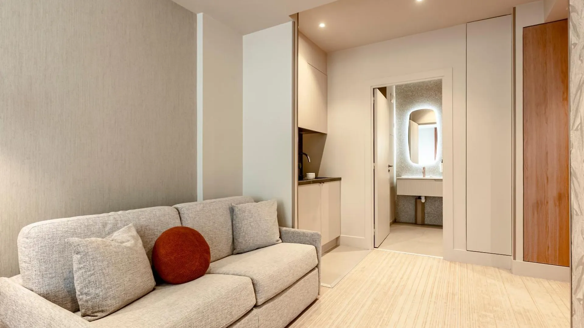 Suite Fl By Sweett Paris Otel