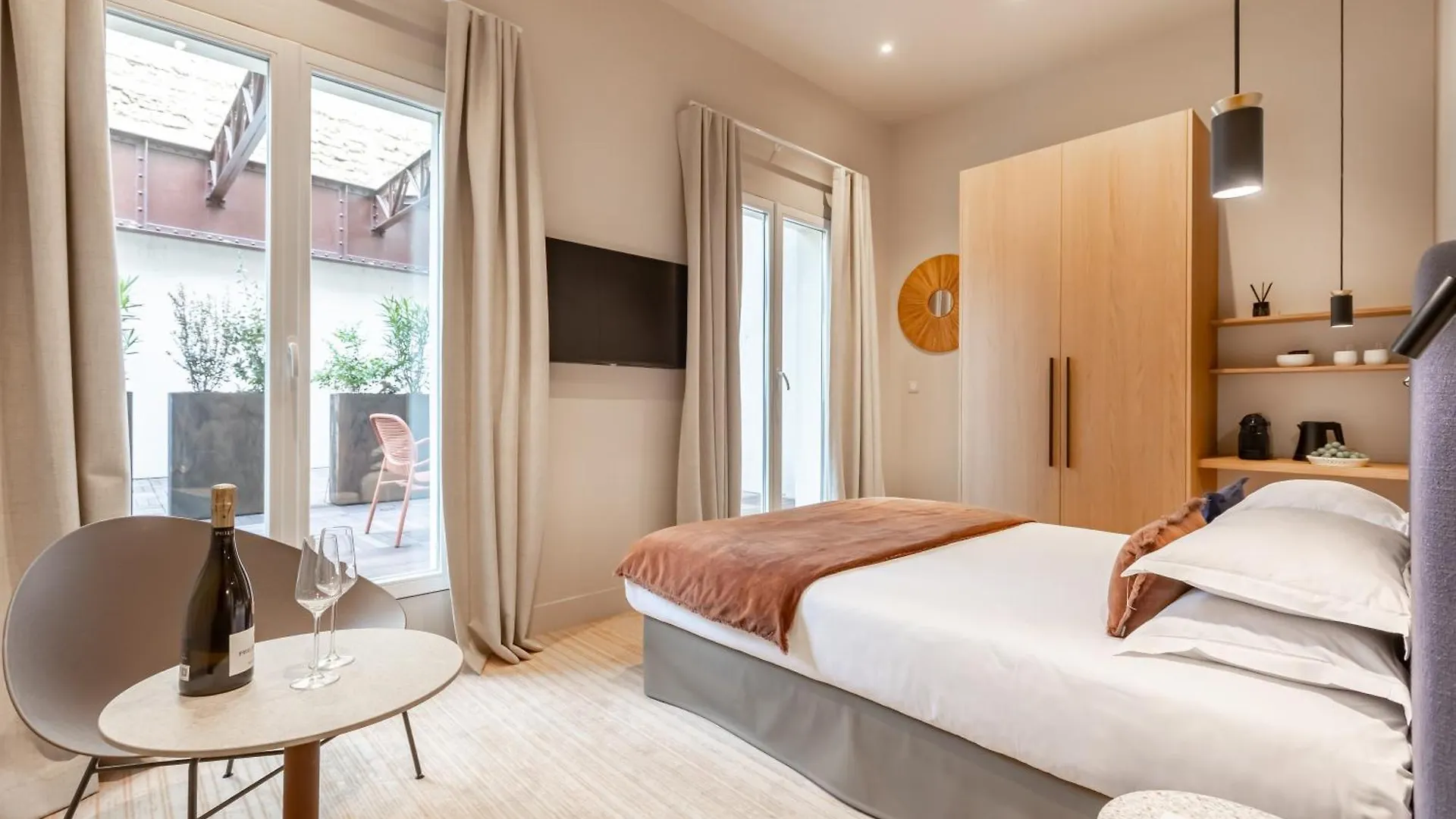 Suite Fl By Sweett Paris Otel